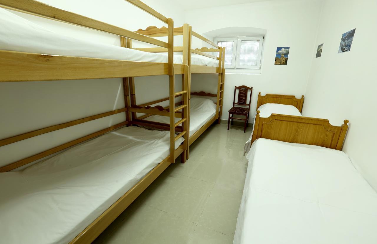 יירבאן Byron Hostel מראה חיצוני תמונה