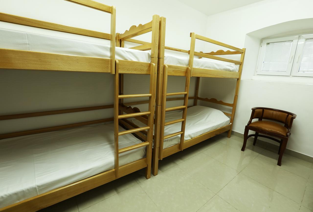 יירבאן Byron Hostel מראה חיצוני תמונה