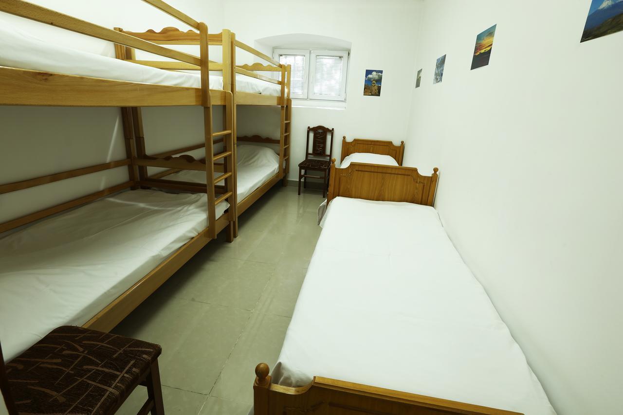 יירבאן Byron Hostel מראה חיצוני תמונה