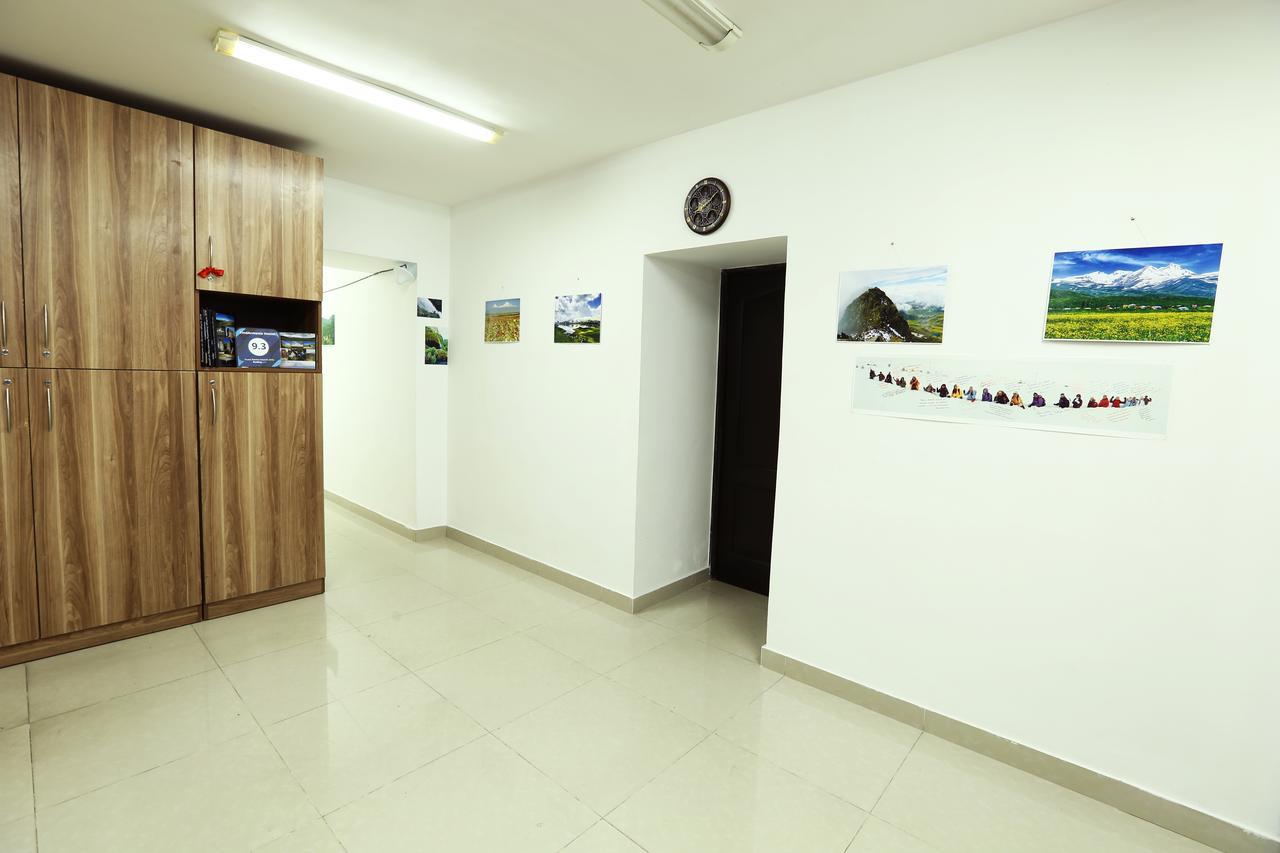יירבאן Byron Hostel מראה חיצוני תמונה