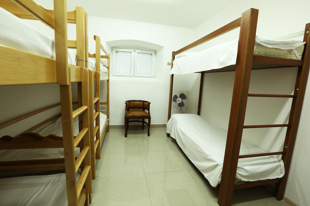 יירבאן Byron Hostel מראה חיצוני תמונה