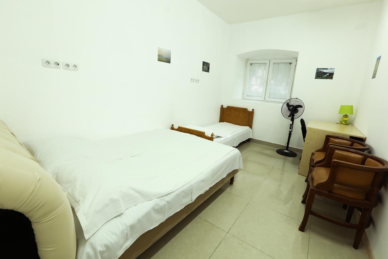 יירבאן Byron Hostel מראה חיצוני תמונה